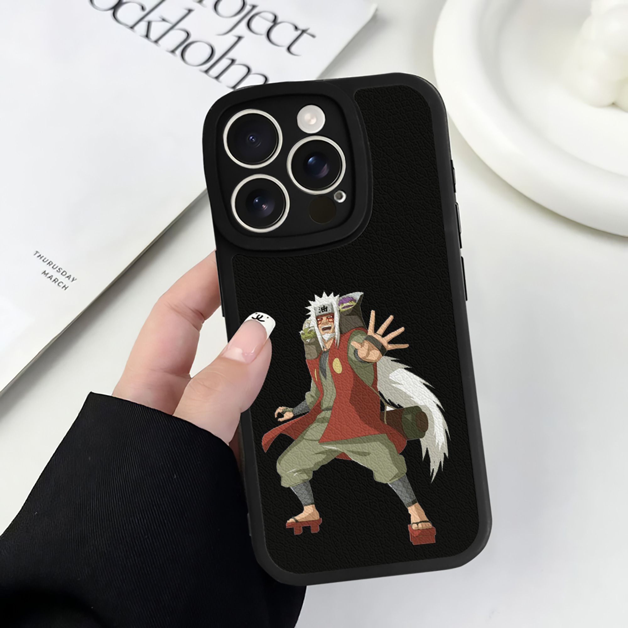 （画像用） NARUTO -ナルト- 自来也（じらいや） Jiraiya 【iPhone 16シリーズ対応】シリコンスマホケース（レザー調） 材質：シリコン